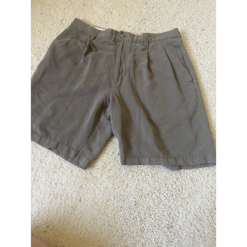 Men's Tommy Bahama 100% Silk Gray Shorts With Belt Loops- Size 33- Very‎ Nice